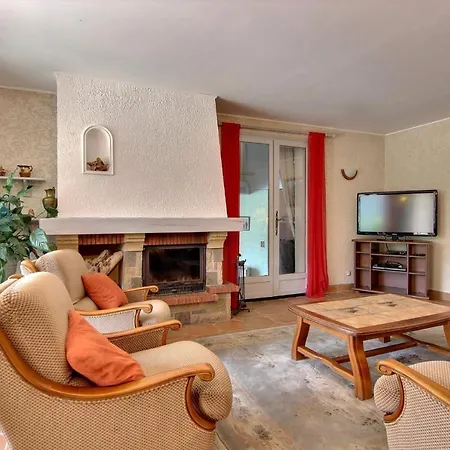 Вилла Magnifique Villa,calme,vue Degagee,piscine,parking,wifi,clim Фрежюс