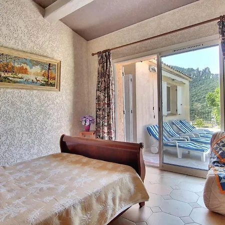 Magnifique Villa,calme,vue Degagee,piscine,parking,wifi,clim * Фрежюс
