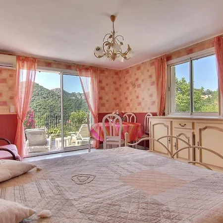 Magnifique Villa,calme,vue Degagee,piscine,parking,wifi,clim Фрежюс